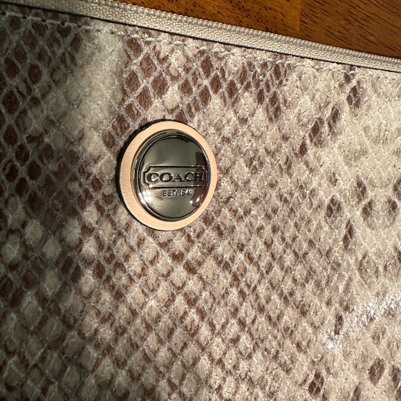 🤎Coach🤎Python leather print mini zip clutch/pouch, NWT - Picture 8 of 8